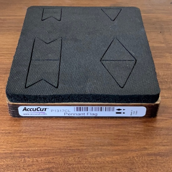 AccuCut Ellison 'Pennant Flag' Wooden Die (4.75" x 5.75") - Picture 3 of 3